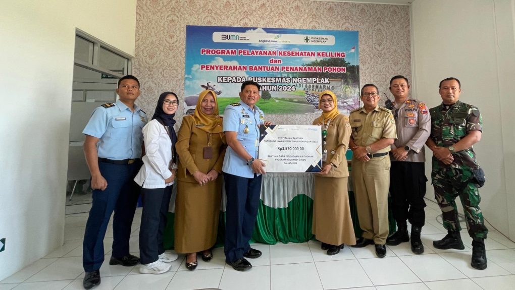Seremonial penyaluran bantuan TSJL PT Angkasa Pura I Bandara Adi Soemarmo Solo kepada DKK Boyolali di gedung baru Puskesmas Kecamatan Ngemplak di Sobokerto, Senin 26 Agustus 2024. (Foto: dok. Humas Bandara Adi Soemarmo Solo)