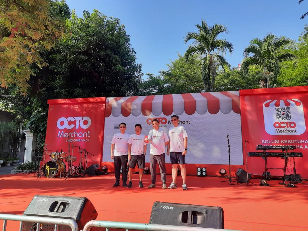 Launching OCTO Merchant di area Car Free Day (CFD) Jalan Slamet Riyadi, Kota Solo, Jawa Tengah, Minggu 25 Agustus 2024. (Foto: Putri Sejati)