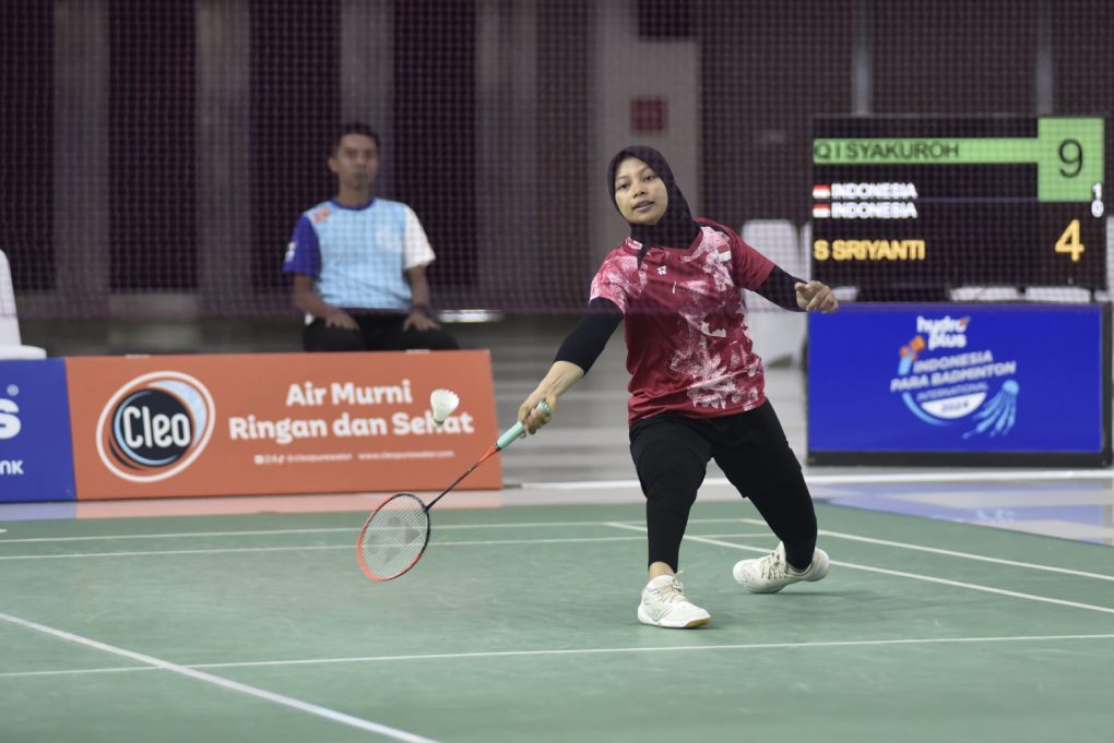 Qonitah Ikhtiar Syakuroh yang berstatus atlet peraih medali perak di Paralimpiade Paris 2024 memperkuat tim Indonesia pada HYDROPLUS Indonesia Para Badminton Internasional 2024 yang berlangsung di Edutorium Universitas Muhammadiyah Surakarta, Solo, Jawa Tengah. Ia berambisi untuk bisa mempertahankan titel juara di nomor Tunggal Putri SL 3. (Foto: dok . MO Hydroplus Indonesia Para Badminton Internasional 2024)