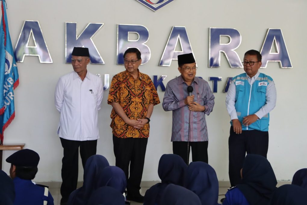 Ketua Umum Palang Merah Indonesia (PMI), Muhammad Jusuf Kalla mengunjungi Kampus Politeknik Akbara Surakarta, Kamis 24 Oktober 2024. (Foto: dok. PMI Solo)