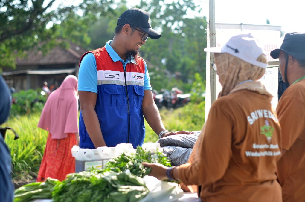 AFT Adi Sumarmo berinisiasi untuk menyediakan wadah pemasaran produk umkm masyarakat melalui Pasar Tiban yang kali pertama digelar di Desa Sobokerto, Kabupaten Boyolali, Minggu 27 Oktober 2024. (Foto: dok. Pertamina Patra NIaga JBT)