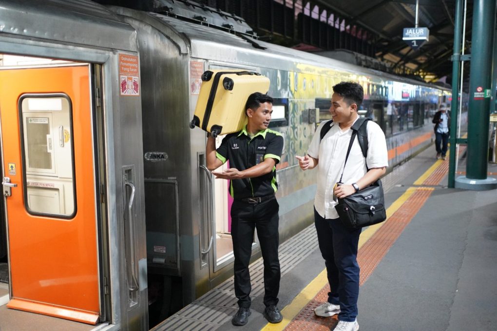 KAI Wisata bersama induknya KAI (Persero) berkolaborasi dalam sebuah aplikasi untuk saling terintegrasi melalui aplikasi pemesanan Porter melalui Access by KAI. (Foto: dok. KAI Wisata)