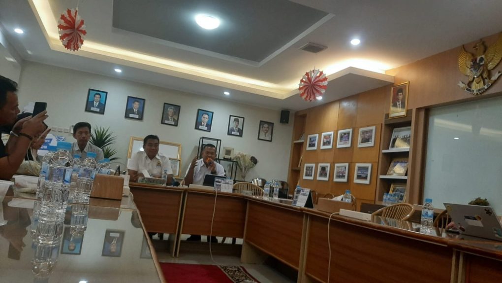Ketua Umum Kadin Solo, Ferry Septha Indrianto saat prescon di Kantor Kadin Solo, Kamis 3 Oktober 2024. (Foto: Putri Sejati)