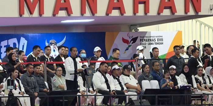 Presiden Jokowi membuka Peparnas XVII Solo 2024 di Stadion Manahan, Kota Solo, Jawa Tengah, Minggu 6 Oktober 2024. (Foto: dok MO PB Peparnas XVII Solo 2024)