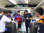 PT Kereta Api Indonesia (KAI) Daop 6 Yogyakarta bersama dengan Balai Teknik Perkeretaapian (BTP) Kelas I Semarang Kemenhub RI melakukan ramp check Standar Pelayanan Minimum (SPM) untuk memastikan kondisi rangkaian kereta api (KA) dalam kondisi optimal menjelang musim libur Natal dan Tahun Baru (Nataru) 2024. (Foto: dok. Humas Daop 6 Yogyakarta)
