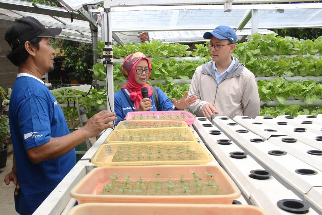 Go Green Mini Tour KBA Pekayon Zona Hijau, yang digelar PT Astra International Tbk., dalam kapasitas memberikan pendampingan Kampung Berseri Astra. (Foto: dok. ist)