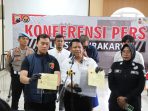 Konferensi pers mengenai pelaku order fiktif ojol di Mapolresta Solo, Senin 12 November 2024. (Foto: dok Humas Polresta Solo)