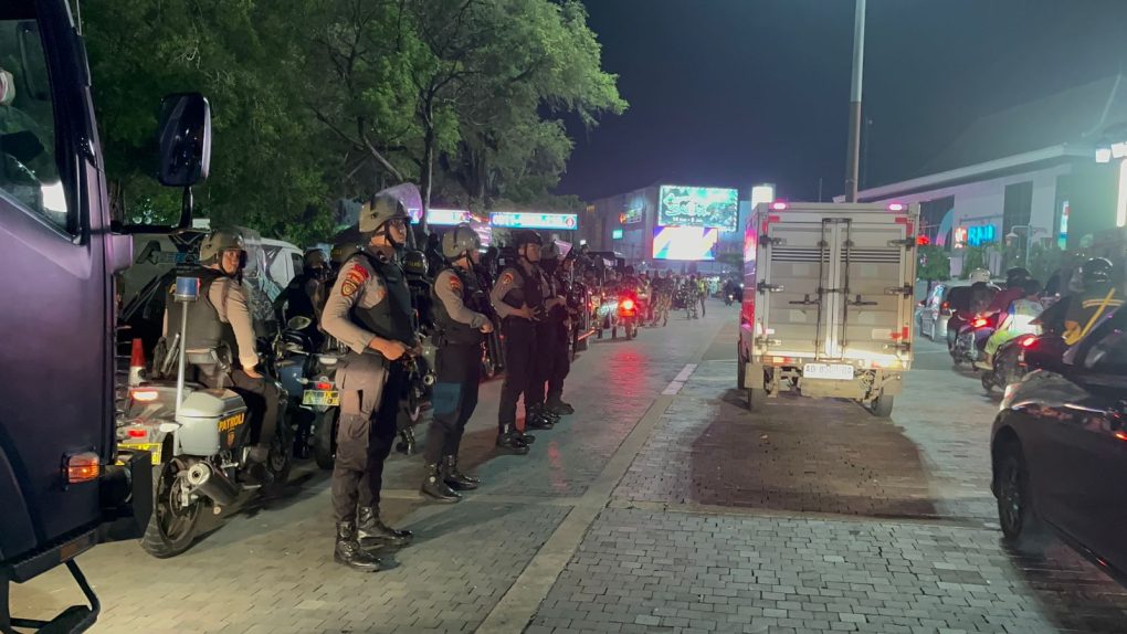 Polresta Solo menggelar patroli skala besar menjelang hari pemungutan suara di wilayah kota bengawan untuk menciptakan situasi aman dan kondusif di wilayah hukumnya. (Foto: dok. Humas Polresta Solo)