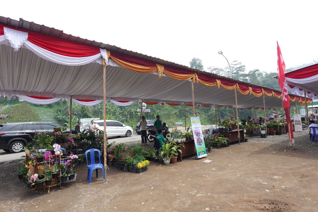 Aviation Fuel Terminal (AFT) Adi Sumarmo PT Pertamina Patra Niaga Regional Jawa Bagian Tengah (JBT) kembali menggelar Lawu Flora Festival di Parkiran Wisata Air Terjun Jumog, Desa Berjo, Kecamatan Ngargoyoso, Kabupaten Karanganyar, 13-14 November 2024. (Foto: dok PT Pertamina Patra Niaga JBT)