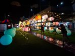 Instalasi bertema Disney Pixar di Lantai P2 Rooftop menjadi salah satu wahana yang memeriahkan event Disney Pixar Holiday Celebration di Mall Pakuwon Solo Baru, Sukoharjo, Jawa Tengah. (Foto: Putri Sejati)