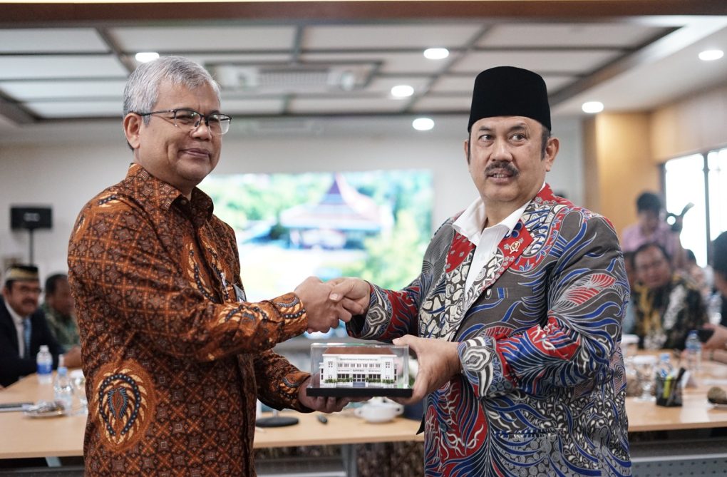 Menteri PPN/ Kepala Bappenas, Prof Dr Rachmat Pambudy mengunjungi UNS Solo, Rabu 15 Januari 2024. (Foto: dok. Humas UNS)