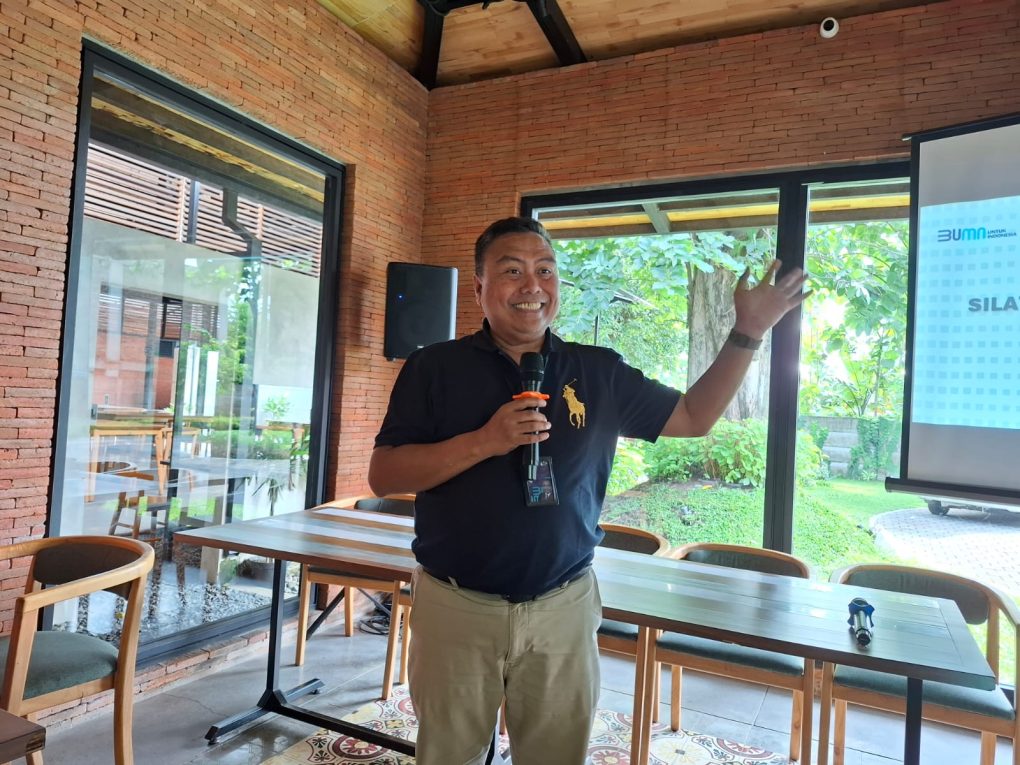 AVP External Communication PT Telkom Tbk., Sabri Rasyid di sela-sela Media Gathering bersama jurnalis Kota Solo, Jumat 10 Januari 2025. (Foto: Putri Sejati)