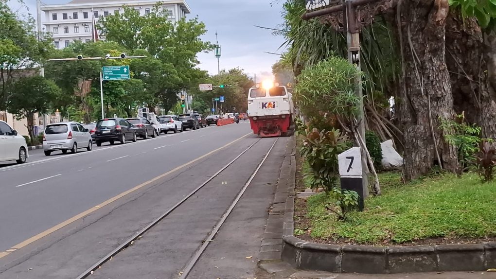 KAI Daop 6 Yogyakarta melakukan uji coba prasarana di jalur Solo Kota – Wonogiri sebagai persiapan penambahan jadwal perjalanan kereta api (KA) Perintis, Batara Kresna serta penggunaan rangkaian baru pada pemberlakukan Gapeka 2025, Kamis 30 Januari 2025. (Foto: Putri Sejati)