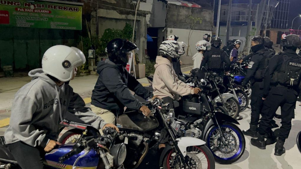 Sebanyak 23 sepeda motor berknalpot brong diamankan jajaran Polresta Solo saat petugas menggelar patroli Cipta Kondisi KRYD di sejumlah wilayah Kota Solo, Sabtu 1 Februari 2025 malam hingga Minggu 2 Februari 2025 dini hari. (Foto: dok. Humas Polresta Solo)