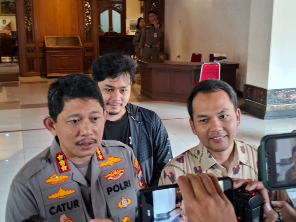 Kapolresta Solo, Kombes Pol Catur Wahyu Wibowo dan Wali Kota Solo, Respati Ardi. (Foto: Putri Solo)