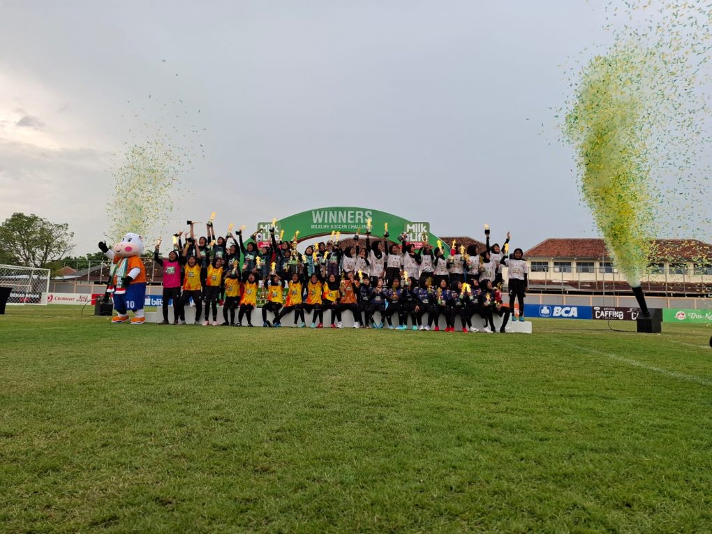 Juara dan Runner Up KU 10 dan 12 Gelaran turnamen sepak bola putri yang digagas Bakti Olahraga Djarum Foundation, MilkLife Soccer Challenge- Solo 2025. (Foto: Putri Sejati)