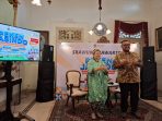 (Ki-Ka): Ketua Lembaga Dewan Adat Keraton Surakarta Hadiningrat, GKR Koes Moertiyah Wandansari bersama Sekretaris Perusahaan Jasindo, Brellian Gema dalam srawung pawartos di Kota Solo, Jumat 13 Juni 2025. (Foto: Putri Sejati)
