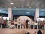 Bantuan yang diberikan Perusahaan Asuransi Jasindo kepada erbagai pihak di Kota Solo dalam event Peken Jasindo di Pagelaran Keraton Kasunanan Surakarta Hadiningrat, Kota Solo, Jawa Tengah, pada Sabtu 14 Juni 2025. (Foto: Putri Sejati)