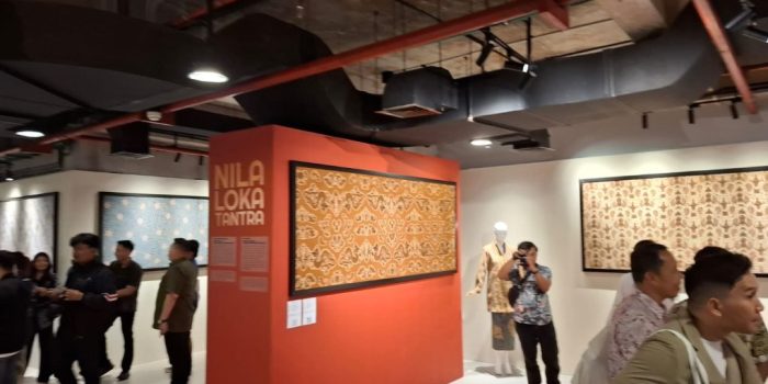 Pameran kain lukis batik bertajuk: “Nila Lokatantra” menjadi pameran perdana yang digelar Laras Art Space Alila Hotel Solo mulai 15 Juli hingga 15 Agustus 2025. (Foto: Putri Sejati)