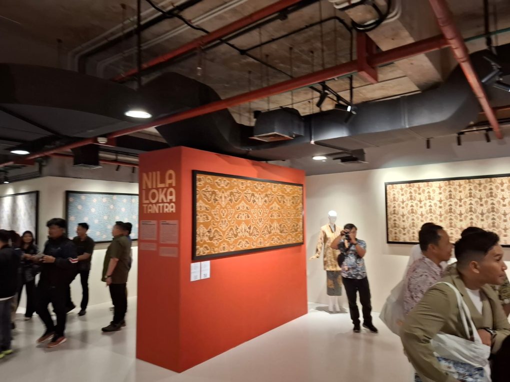 Pameran kain lukis batik bertajuk: “Nila Lokatantra” menjadi pameran perdana yang digelar Laras Art Space Alila Hotel Solo mulai 15 Juli hingga 15 Agustus 2025. (Foto: Putri Sejati)
