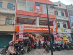 Restoran cepat saji berjaringan Almaz Fried Chicken membuka cabang terbarunya di Solo Baru, Kabupaten Sukoharjo, Jawa Tengah, Minggu 24 Agustus 2025. (Foto: Putri Sejati)