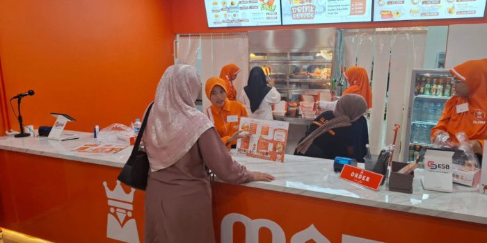 Almaz Fried Chicken menghadirkan menu ayam goreng khas Timur Tengah. (Foto: Putri Sejati)