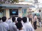 30 pelajar SMA mengikuti program Gen Z Go To Polantas di Mako Satlantas Polresta Solo, Selasa 5 Agustus 2025. (Foto: Putri Sejati)