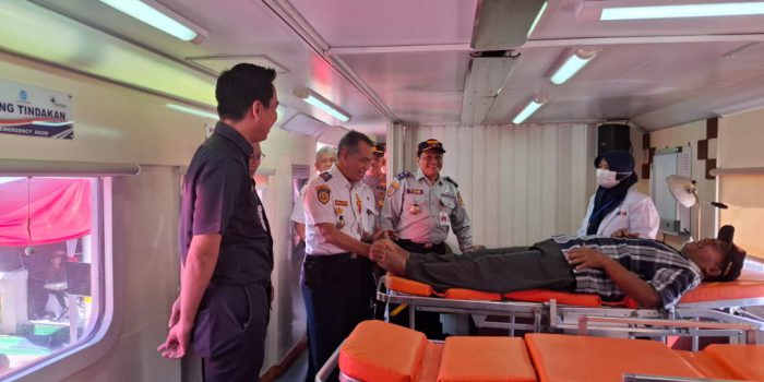 Kereta Api Indonesia (KAI) Daop 6 Yogyakarta memberikan layanan kesehatan gratis bagi masyarakat dengan menghadirkan Rail Clinic di Stasiun Pasarnguter, Rabu 27 Agustus 2025. (Foto: Putri Sejati)