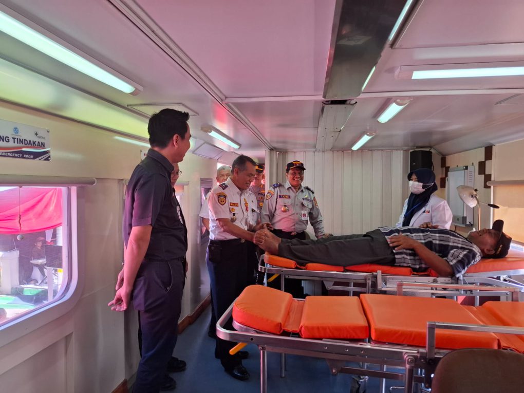 Kereta Api Indonesia (KAI) Daop 6 Yogyakarta memberikan layanan kesehatan gratis bagi masyarakat dengan menghadirkan Rail Clinic di Stasiun Pasarnguter, Rabu 27 Agustus 2025. (Foto: Putri Sejati)
