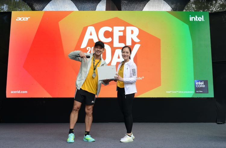Acer Ambassador Indonesia Deny Sumargo dan President Director Acer Indonesia Leny Ng dalam kampanye Acer Day 2025 di Jakarta