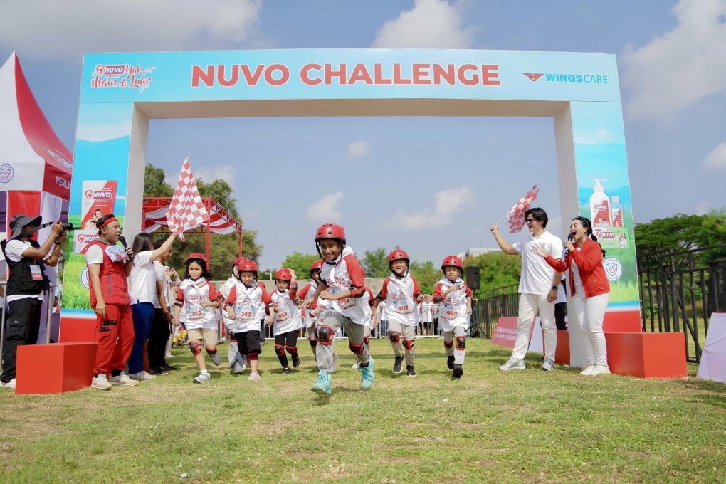 Anak-anak antusias mengikuti Permainan NUVO Challenge di kegiatan NUVO Yuk Main di Luar yang digelar di Lapangan Benteng Vastenburg, Minggu 19 Oktober 2025. (Foto: Putri Sejati)