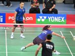 Pasangan Hikmat Ramdani/Leani Ratri Oktila dalam pertandingan babak perempat final nomor ganda campuran SL3-SU5 Polytron Indonesia Para Badminton International 2025 di GOR Indoor Manahan, Solo, Jawa Tengah, Jumat 31 Oktober 2025. (Foto: dok NPCI)