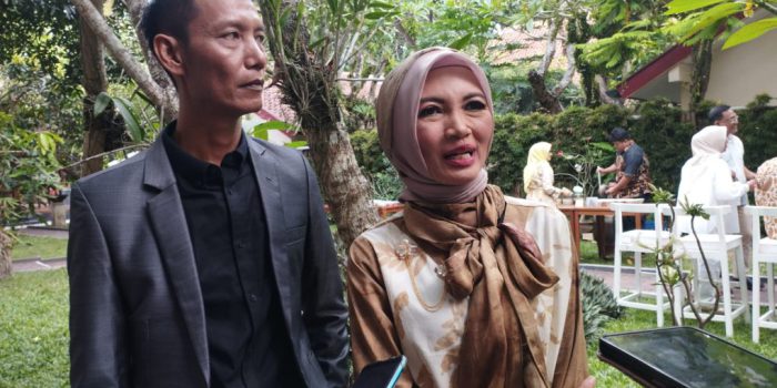Novi Bamboo dan suami