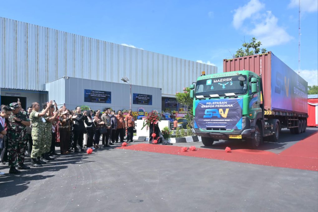 Acara seremonial pelepasan ekspor perdana produk sepatu PT SAN di Desa Singopuran, Kecamatan Kartasura, Sukoharjo, Jawa Tengah, Jumat 12 Desember 2025. (Foto: Putri Sejati)