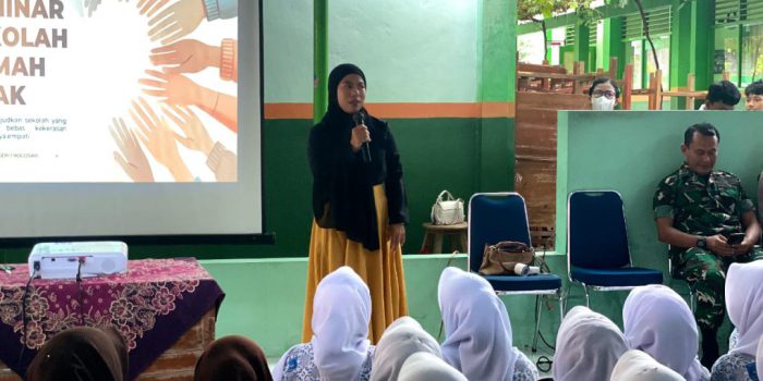 Ratusan siswa SMAN 1 Nogosari Boyolali mengikuti kegiatan edukasi Sekolah Ramah Anak yang digelar di serambi masjid sekolah tersebut, Kamis 18 Desember 2025. (Foto: dok ist)