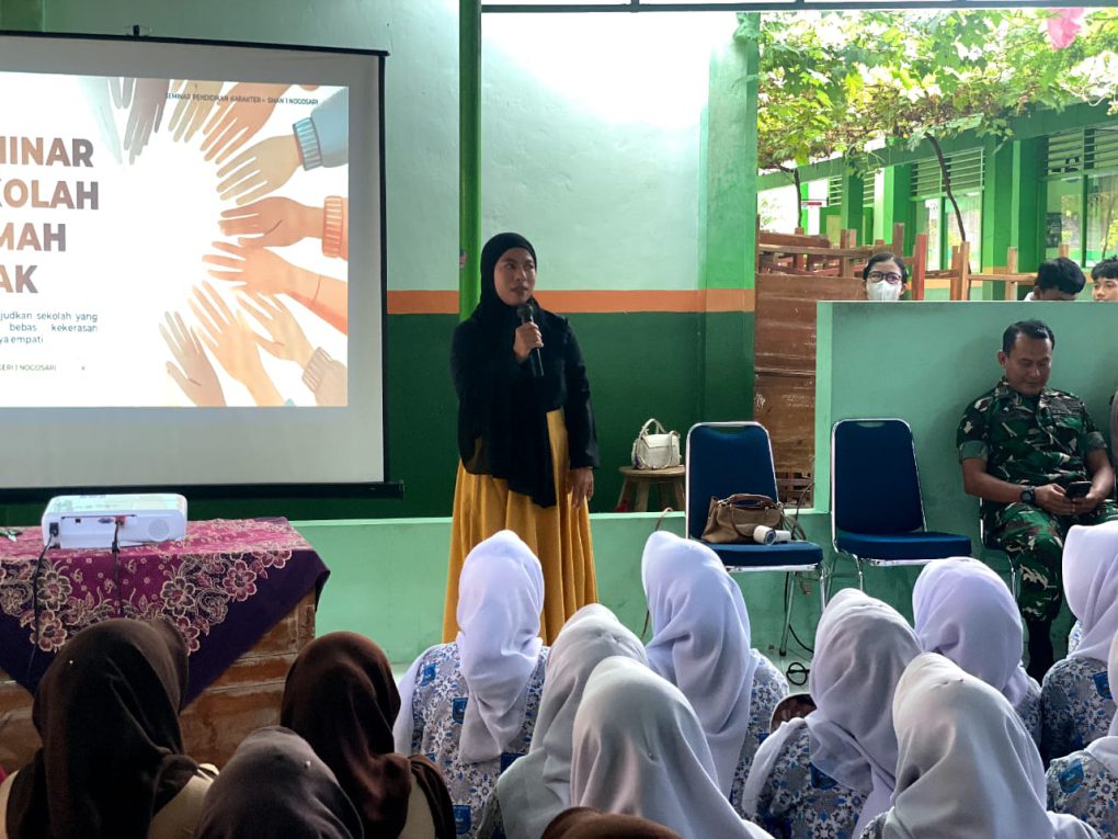Ratusan siswa SMAN 1 Nogosari Boyolali mengikuti kegiatan edukasi Sekolah Ramah Anak yang digelar di serambi masjid sekolah tersebut, Kamis 18 Desember 2025. (Foto: dok ist)