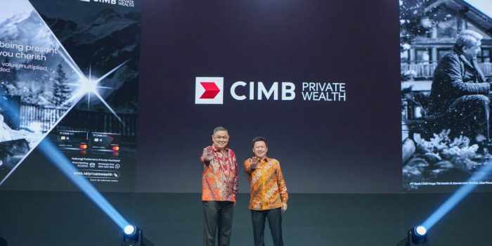 CIMB Niaga (2) Direktur Consumer Banking CIMB Niaga Noviady Wahyudi (kiri) dan Chief of Network & Digital Banking CIMB Niaga Budiman Tanjung (kanan) meluncurkan CIMB Private Wealth, segmen nasabah baru yang dirancang khusus bagi High Net-Worth Individuals (HNWI) untuk mengelola dan mengembangkan aset secara optimal. (Foto: dok CIMB Niaga)