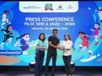 (kiri-kanan) Group Brand Head Dairy PT Global Dairi Alami Vanessa Ingrid Pamela, Program Director MilkLife Soccer Challenge Teddy Tjahjono, Direktur PT Bayan Resources Tbk, Merlin. MilkLife Soccer Challenge (MLSC) 2025-2026 Seri 2 resmi dimulai dengan total 12 kota penyelenggaraan. Tangerang dan Semarang menjadi kota pembuka rangkaian kompetisi. (Foto: dok MO MSCS)