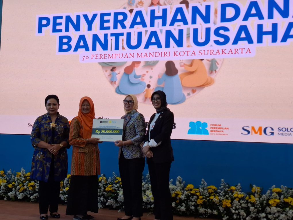 Tak hanya memberikan ruang sharing, peserta Ruang Cerita Ibu juga mendapatkan bantuan modal dari PT PLN. (Foto: Putri Sejati)