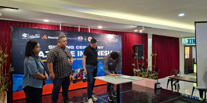 Penandatanganan Kerja Sama “Bajaj Untuk Surakarta” antara Max Auto Indonesia dengan para stakeholder wisata dan ekonomi di Kota Solo yang digelar di Luwes Kestalan, Kota Solo, Jawa Tengah, Rabu 25 Februari 2026. (Foto: Putri Sejati)