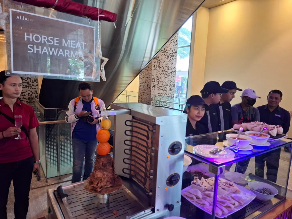 Horse Meat Shawarma atau Shawarma daging kuda menjadi salah satu menu yang disajikan Hotel Alila Solo selama event “Ramadan Lifestyle” bertema “The Great Silk Road”. (Foto: Putri Sejati)