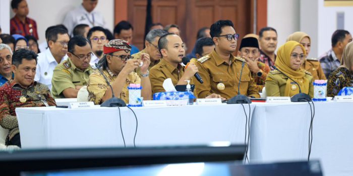 Wali Kota Solo, Respati Ardi saat mengikuti Rakor Penyelenggaraan Program MBG di Gedung Gradhika Bhakti Praja, Kota Semarang, Jawa Tengah, Selasa 3 Maret 2026. (Foto: dok. Prokompim Pemkot Solo)