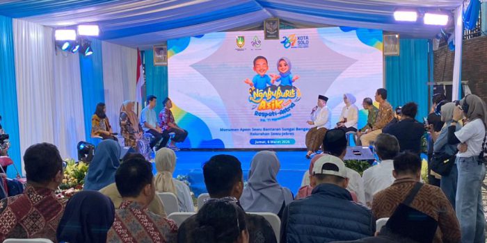 “Ngabuburit Asik Bareng Respati–Ardi” di  Monumen Apem Sewu Bantaran Sungai BBWS Bengawan Solo, Kelurahan Sewu, Kecamatan Jebres, Jumat 6 Maret 2026. (Foto: Putri Sejati)