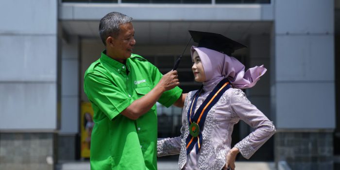 Gojek dan Yayasan GoTo Merah Putih (YGMP) kembali menghadirkan program Beasiswa Gojek tahun ini bagi mitra dan keluarganya dengan sejumlah pembaharuan. (Foto: dok Gojek)