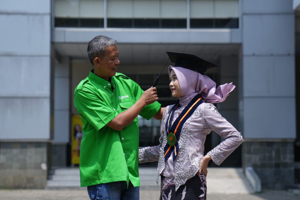 Gojek dan Yayasan GoTo Merah Putih (YGMP) kembali menghadirkan program Beasiswa Gojek tahun ini bagi mitra dan keluarganya dengan sejumlah pembaharuan. (Foto: dok Gojek)