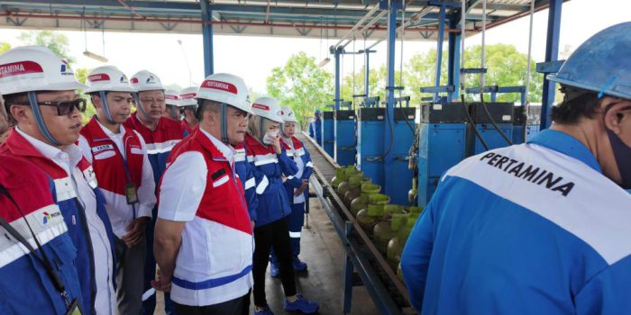 Gubernur Jawa Tengah, Ahmad Luthfi bersama PT Pertamina Patra Niaga Regional Jawa Bagian Tengah meninjau SPPBE Wijaya Sarana Gasindo, Karanganyar, Rabu 8 April 2026. (Foto: dok/ Pertamina Patra Niaga JBT)
