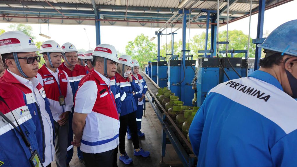 Gubernur Jawa Tengah, Ahmad Luthfi bersama PT Pertamina Patra Niaga Regional Jawa Bagian Tengah meninjau SPPBE Wijaya Sarana Gasindo, Karanganyar, Rabu 8 April 2026. (Foto: dok/ Pertamina Patra Niaga JBT)