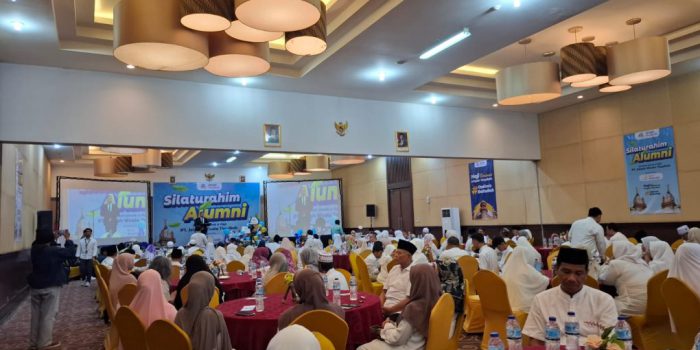 Ratusan jemaah umroh dan haji mengikuti Silaturahmi Alumni yang digelar PT Jelajah Wisata Thoyibah di Dwangsa Solo Hotel, Sabtu 18 April 2026. (Foto: Putri Sejati)
