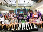 Wali Kota Solo, Respati Ardi berforo bersama juara Riuh Fest 3X3 di Solo Paragon Mall, Minggu 3 Mei 2026. (Foto: Putri Sejati)