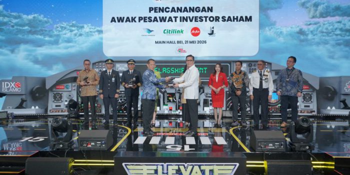 Pencanangan program Awak Pesawat Investor Saham bertepatan dengan pembukaan Sharia Investment Week (SIW) 2026 di Main Hall BEI, Jakarta, Kamis 21 Mei 2026. (Foto: dok BEI)